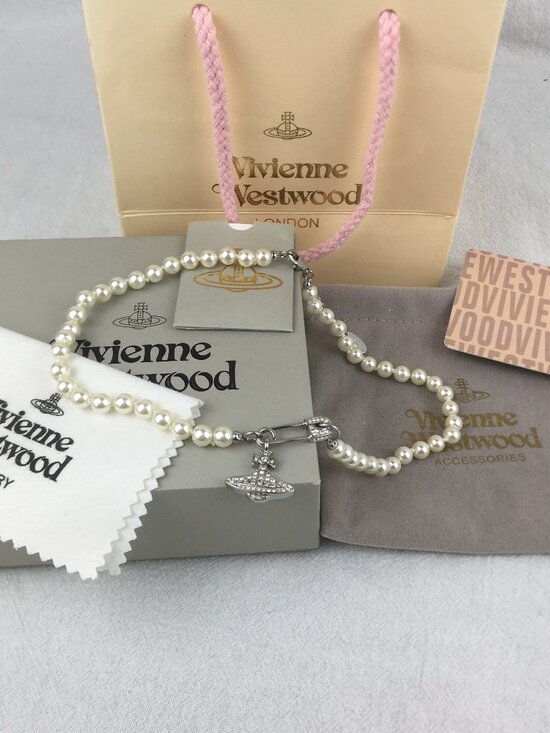 Vivienne Westwood Jewelry - Vivienne Westwood  silvery  Safety Pin Pearl Necklace